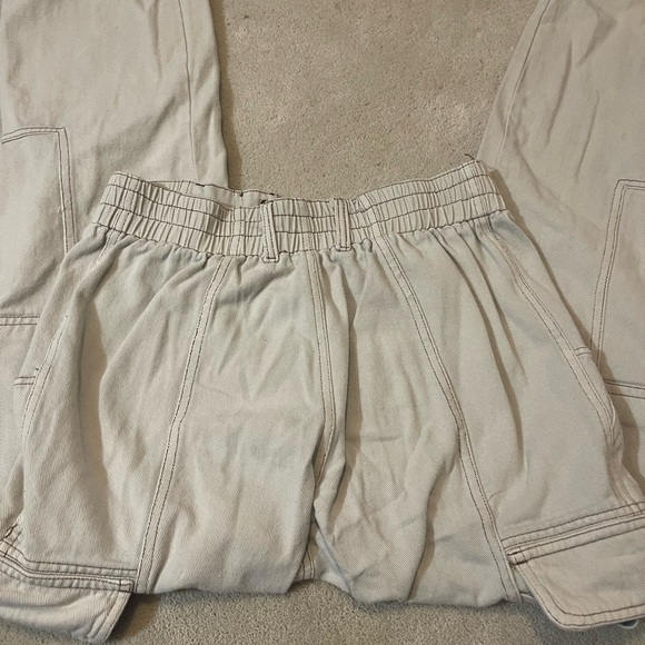 Women’s Small Cargo Jeans - Picture 4 of 5